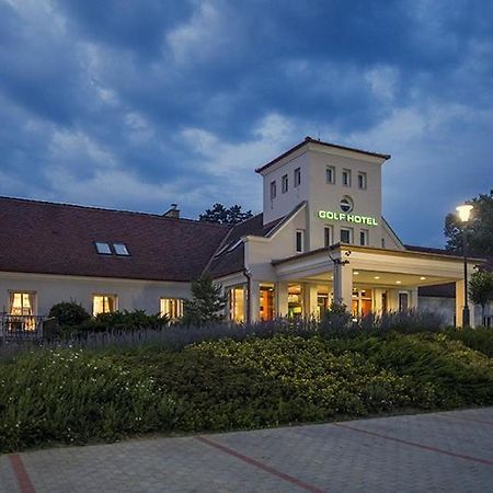 Old Lake Golf Hotel Tata Exterior foto